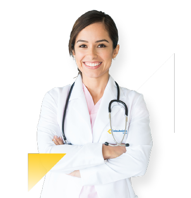 doctora de colsubsidio salud con los brazos cruzados