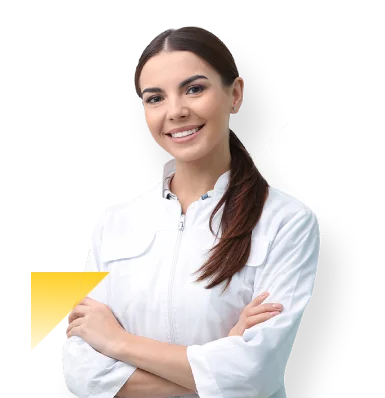 mujer de blanco feliz por los servicios de salud colsubsidio