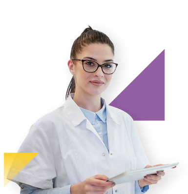 doctora con gafas usando tablet
