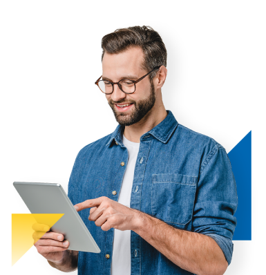 hombre de gafas usando el portal salud colsubsidio desde tablet