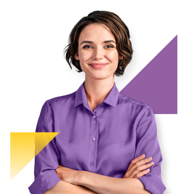 mujer de camisa morada con los brazos cruzados