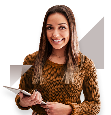 mujer sosteniendo una tablet