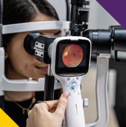 mujer recibiendo procedimiento con laser argon