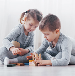ninos de 5 anos jugando