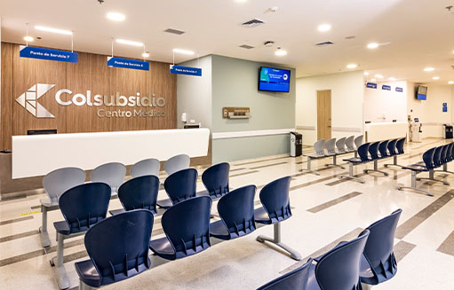 sala de espera de centro medico colsubsidio